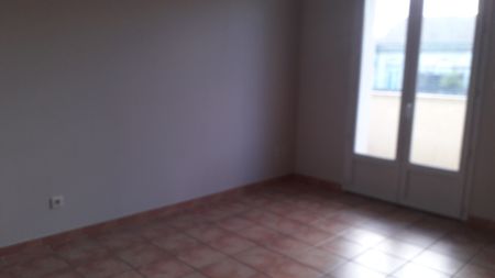A LOUER Appart T4 de 88 m² env. en centre ville - Photo 4