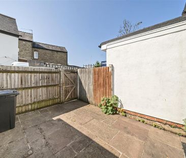 3 bedroom flat to rent - Photo 3