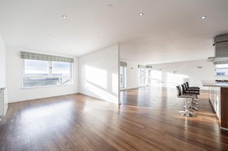 4 bedroom apartment to rent - Photo 2