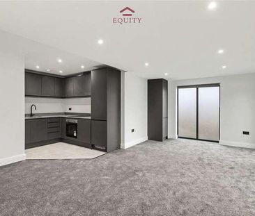 Bullsmoor Lane, Enfield, EN3 - Photo 1