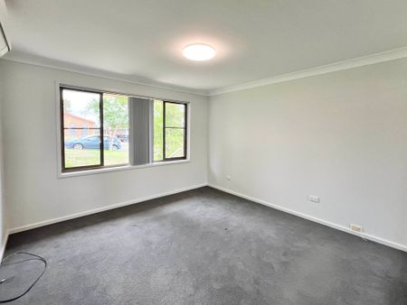 19 Barrington Crescent, Maryland - Photo 2