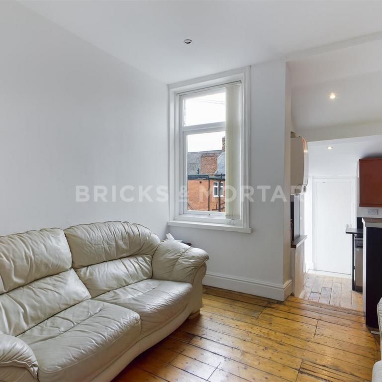 4 bedroom maisonette to rent - Photo 1