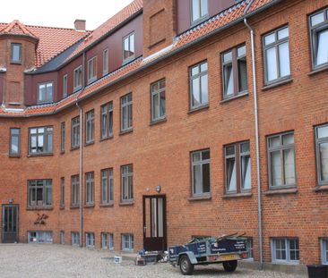 Topmoderne lys 1. sals lejlighed på 111 m2 i Aabenraa! - Photo 1
