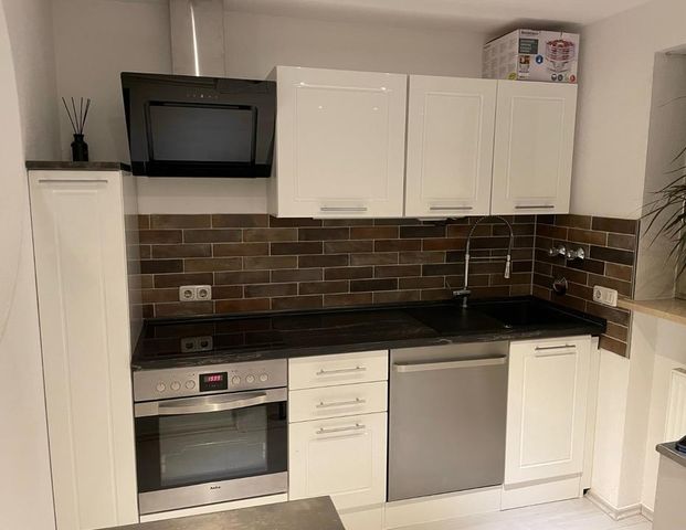 Gemütliche 1,5-Zimmer-Souterrain-ETW mit Duplex-Stellplatz - Photo 1