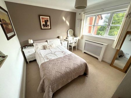 4 bedroom detached house to rent - Photo 2