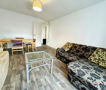 4 bedroom coach house to rent - Photo 2