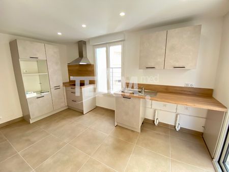 Location Appartement 4 pièces 89m² SETE 34200 - Photo 4