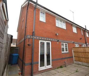 3 bedroom end of terrace house to rent - Photo 4