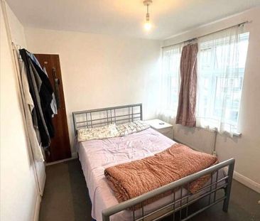 Artemis Close, Driveway & Garage, Gravesend, DA12 - Photo 1