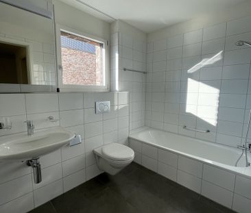 Modern und Zentral: 4.5 Zimmer-Wohnung im Grünen - Photo 4