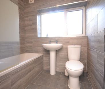 2 bedroom Flat To Let - Photo 4