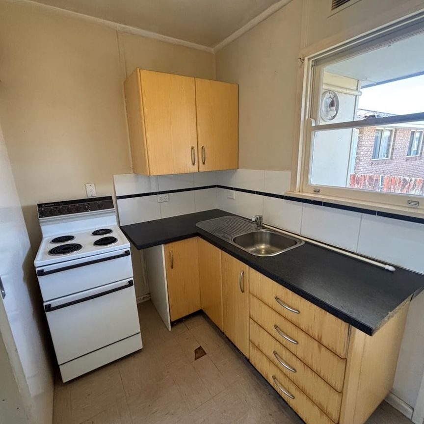 Easy Care Bedsitter 400m away from Macksville CBD - Photo 1