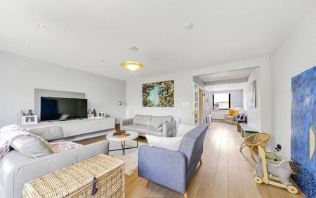 Meadowbank, Primrose Hill - Photo 3