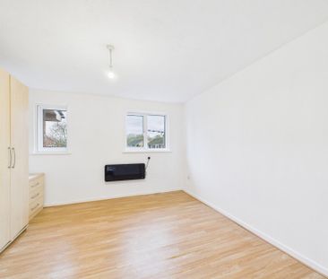 Shellfield Close, Staines-upon-Thames, Surrey,TW19 - Photo 3