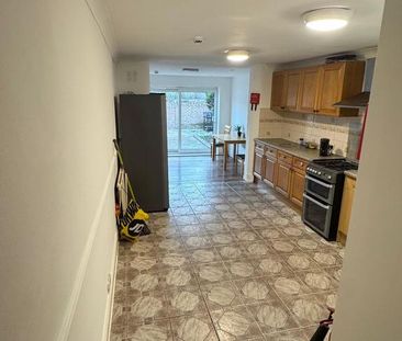 1 bedroom in a house share to rent - Photo 5