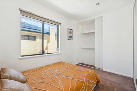 34 Dartmouth Circle, Quinns Rocks WA 6030 - Photo 5