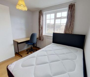 4 bedroom semi-detached house to rent - Photo 6