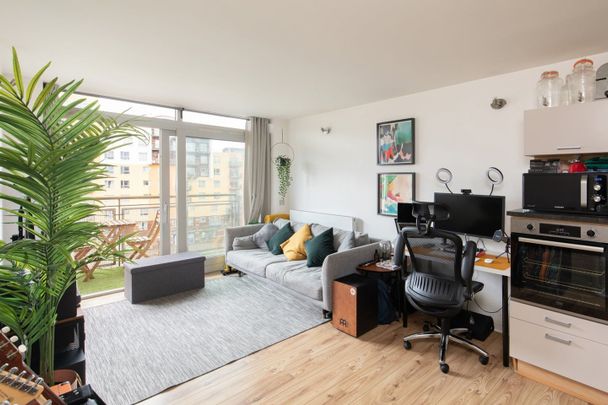 1 Bed Flat, Holly Court, SE10 - Photo 1