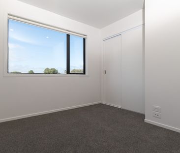 Brand swanky new two bedroomed townhouse - Photo 6