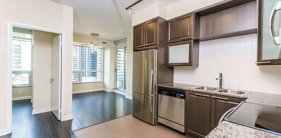 Beautiful Two Bedroom Unit With Parking Wellesley & Sherbourne - Photo 2