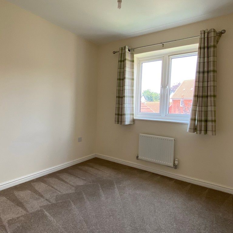 3 bedroom Attractive Three Bedroom House to rent - Photo 1