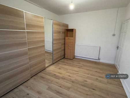 4 bedroom terraced house to rent - Photo 4