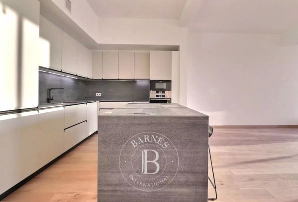 Avenue Louise - Apartment 2bed + terrace - Photo 1