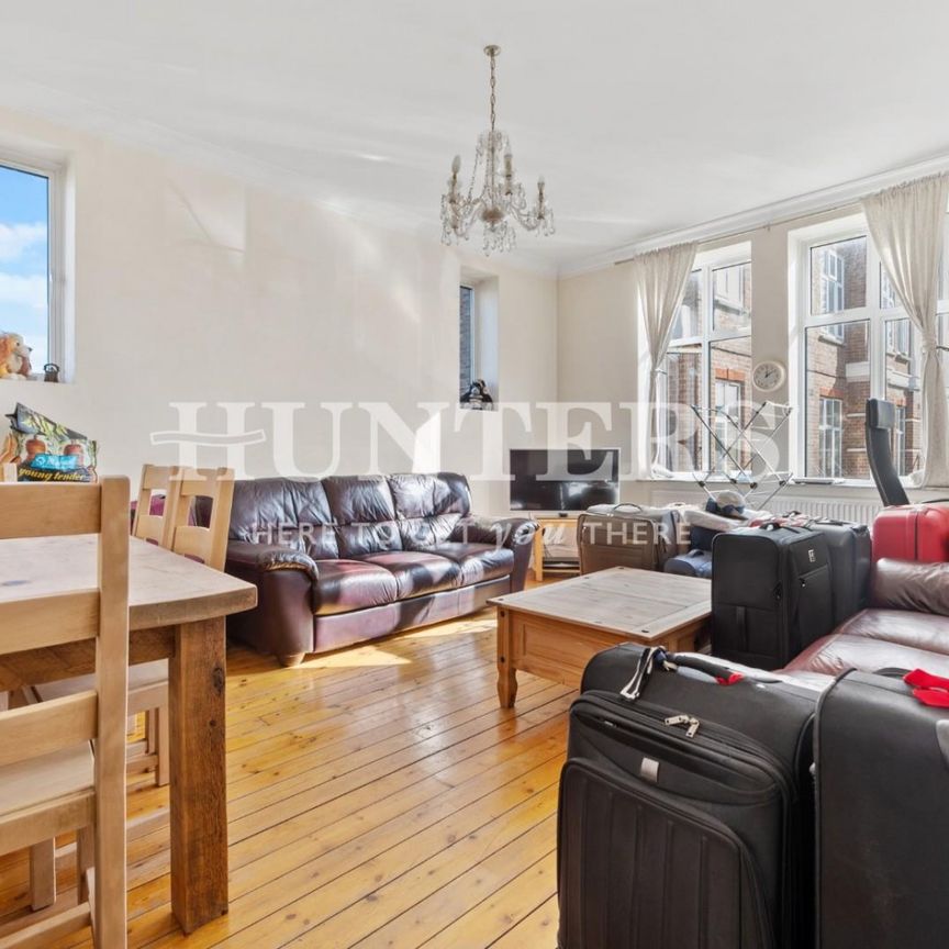 3 bedroom Flat To Let - Photo 1