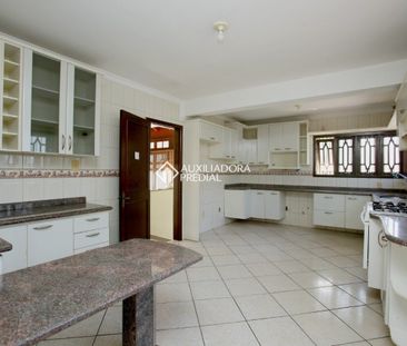 Casa com 4 quartos e 338m² para alugar em Jardim Planalto, Porto Al... - Foto 2