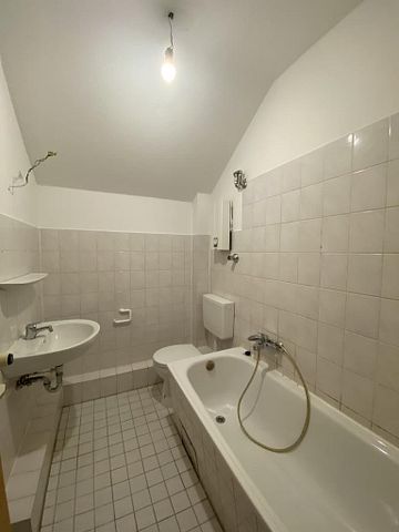 Großzügige 2-Zimmer-DG-Wohnung in Herne-Wanne - Photo 2