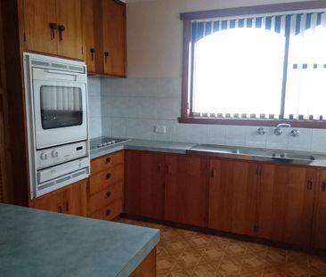 Neat family home - Photo 6