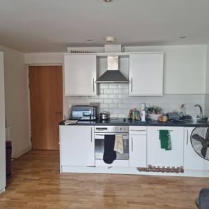 1 Bedroom Home – Professional Let, Student Let - Photo 2