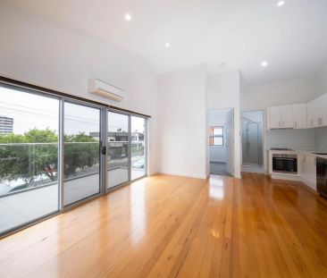 LOW MAINTENANCE LIVING! - Photo 2