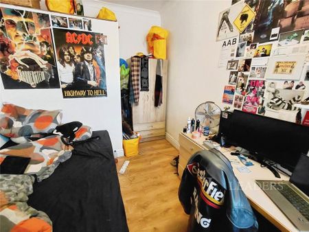 6 bedroom terraced house to rent - Photo 5