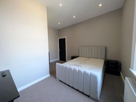 7 bedroom house of multiple occupation to rent - Photo 4