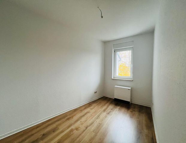 Frisch renoviert, ruhig und idyllisch gelegen und mit Balkon! - Photo 1