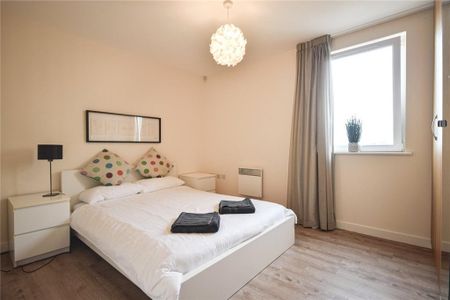 2 bedroom penthouse to rent - Photo 3