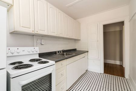 100 Vaughan Road - Photo 3