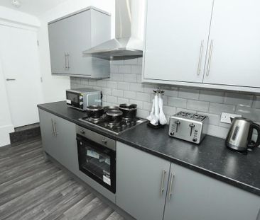 5 bedroom terraced house to rent - Photo 4