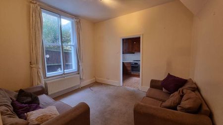 2 bedroom flat to rent - Photo 2