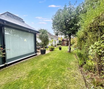 Truly unique award winning detached bungalow in sough after area - ... - Photo 5