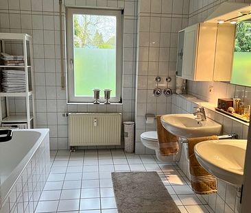 Große 3-Zi-EG-Wohnung mit Terrasse zentral in Rheinfelden. TG, PKW-Stellplatz und EBK!!! - Foto 2