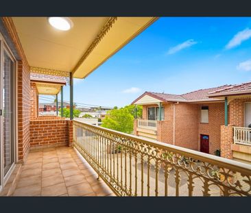 Freshly Updated Three-Bedroom Townhouse with Double Garage - Photo 6