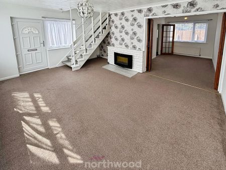 3 bedroom semi-detached house to rent - Photo 3