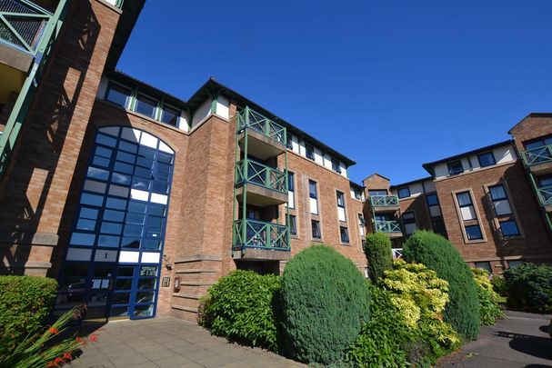 2 bedroom flat to rent - Photo 1