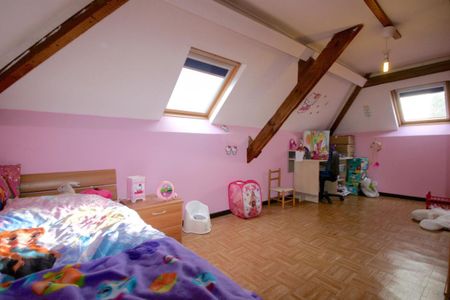 Instapklare, half-open woning met 3 slpk, bijgebouw en oprit voor 985 EUR/mnd - Photo 5