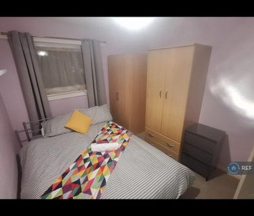 4 bedroom end of terrace house to rent - Photo 6