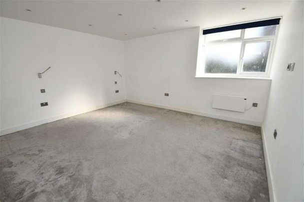 Bedroom Ground Floor Apartment In Godalming, GU7 - Photo 1