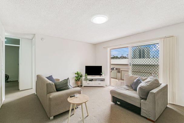 ELEVATED UNIT OVERLOOKING COOLANGATTA - Photo 1