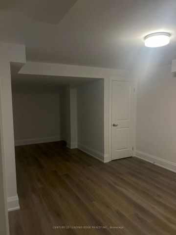 Detached Home For Lease | N9247650 - Photo 2